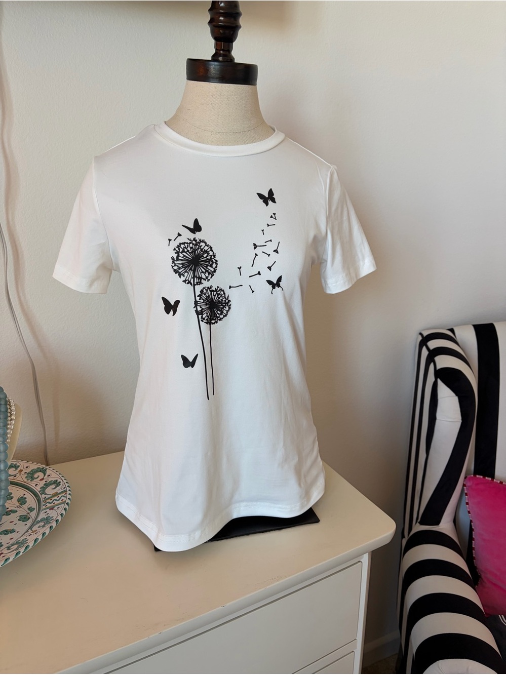Women’s short sleeve XS white Tee. NWOT